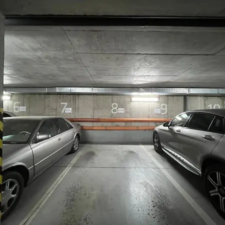 In The Center With Free Parking Apartment